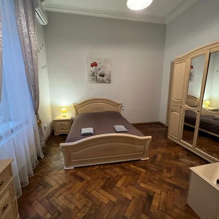 3 Rooms Apartments In The City Centr Lviv Exterior photo