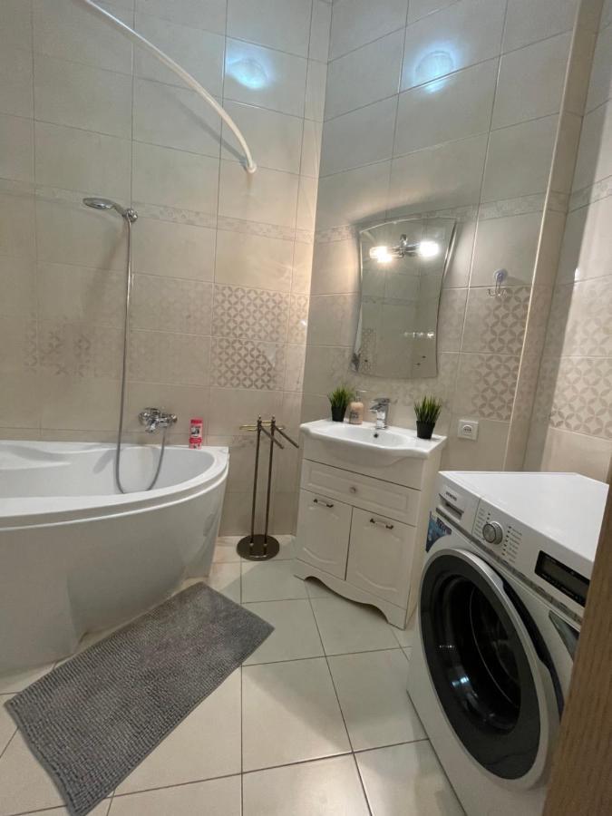 3 Rooms Apartments In The City Centr Lviv Exterior photo