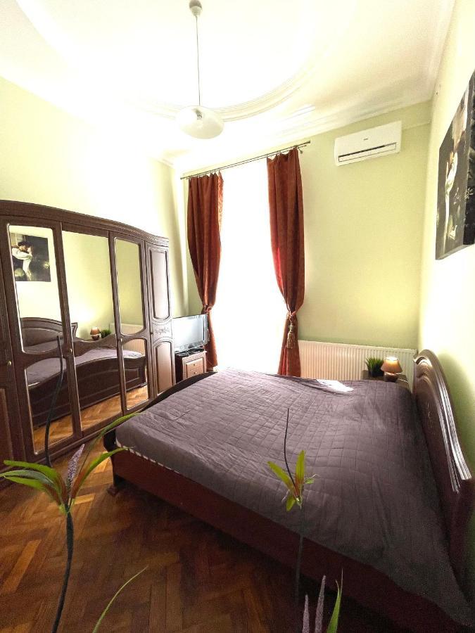 3 Rooms Apartments In The City Centr Lviv Exterior photo