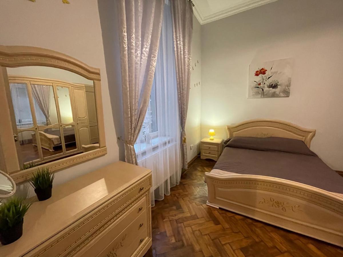 3 Rooms Apartments In The City Centr Lviv Exterior photo
