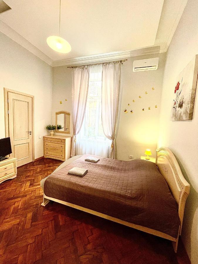 3 Rooms Apartments In The City Centr Lviv Exterior photo