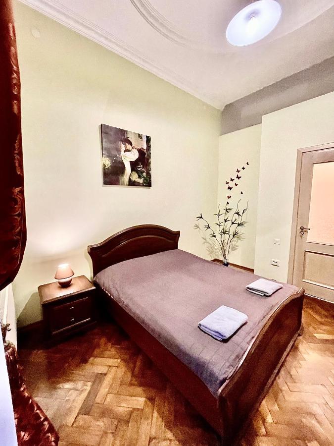 3 Rooms Apartments In The City Centr Lviv Exterior photo