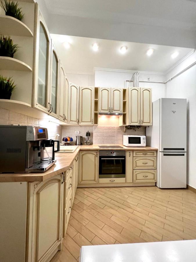 3 Rooms Apartments In The City Centr Lviv Exterior photo