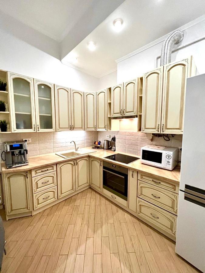 3 Rooms Apartments In The City Centr Lviv Exterior photo