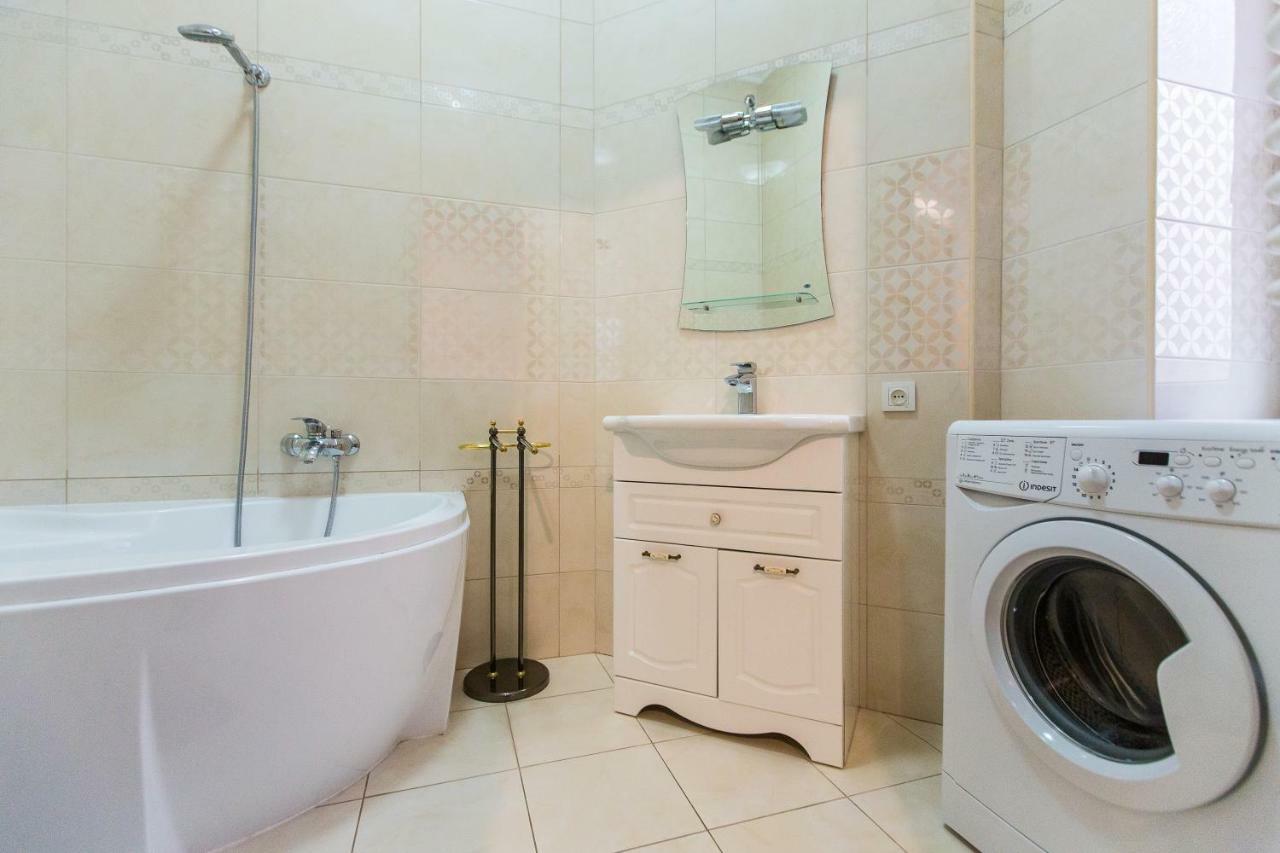 3 Rooms Apartments In The City Centr Lviv Exterior photo