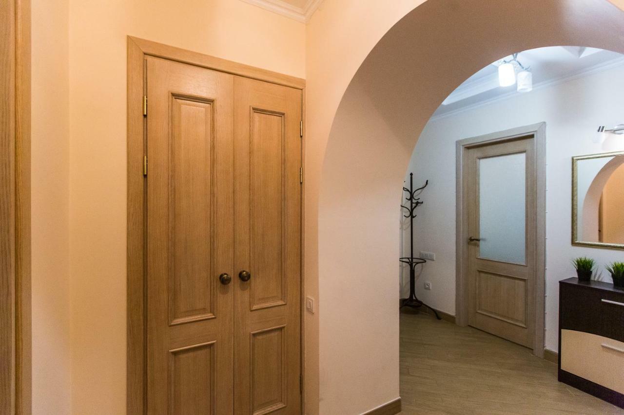3 Rooms Apartments In The City Centr Lviv Exterior photo