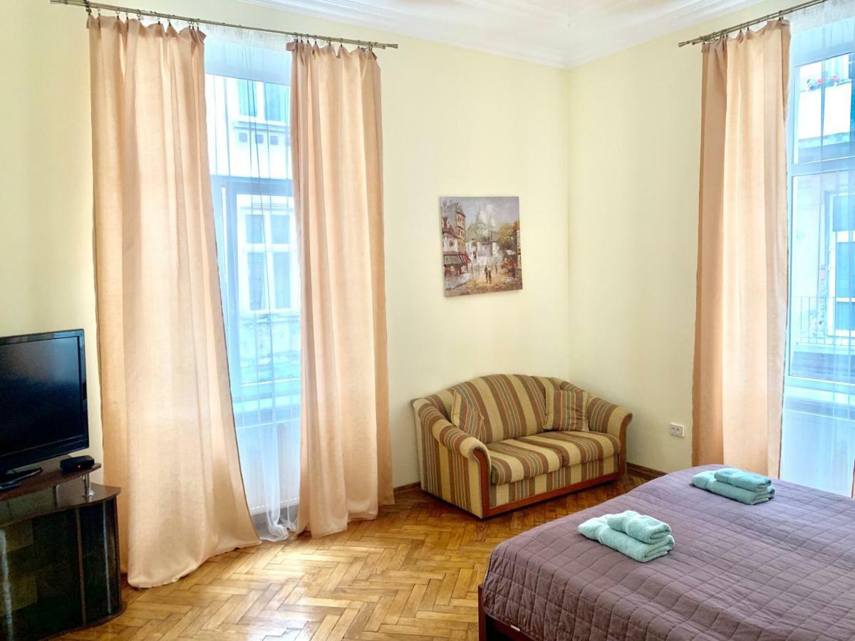 3 Rooms Apartments In The City Centr Lviv Exterior photo